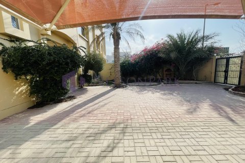 Villa de 4 dormitorios en Doha, Qatar No. 57468 10