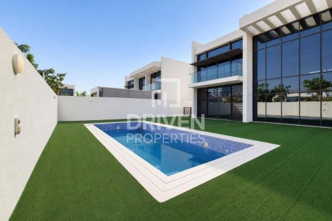 6 bedrooms Villa in District One, UAE No. 199982 4