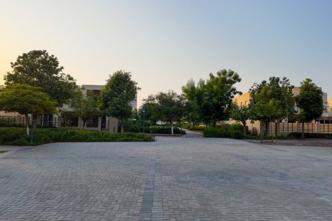 3 bedrooms Townhouse in Ras Al Khaimah, UAE No. 183965 9