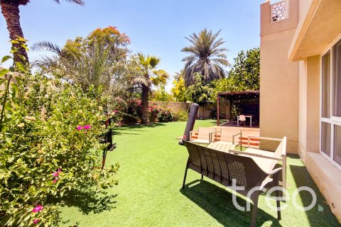 Villa de 5 dormitorios en Meadows 8, UAE No. 200844