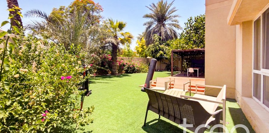 Villa de 5 dormitorios en Meadows 8, UAE No. 200844