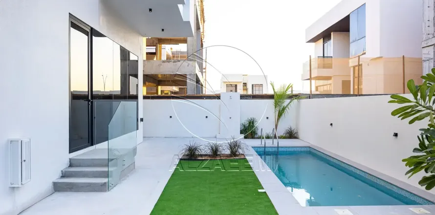 Villa de 5 dormitorios en  Yas Acres, UAE No. 150095