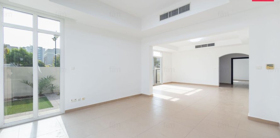 Villa de 4 chambres à Dubai, UAE No. 200357