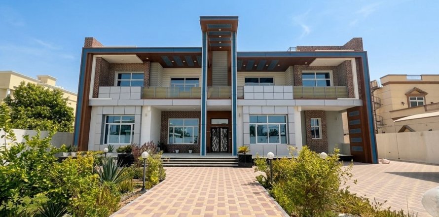 9 bedrooms Villa in Dubai, UAE No. 198641