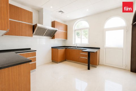5 bedrooms Villa in Al Barsha, UAE No. 198643 12