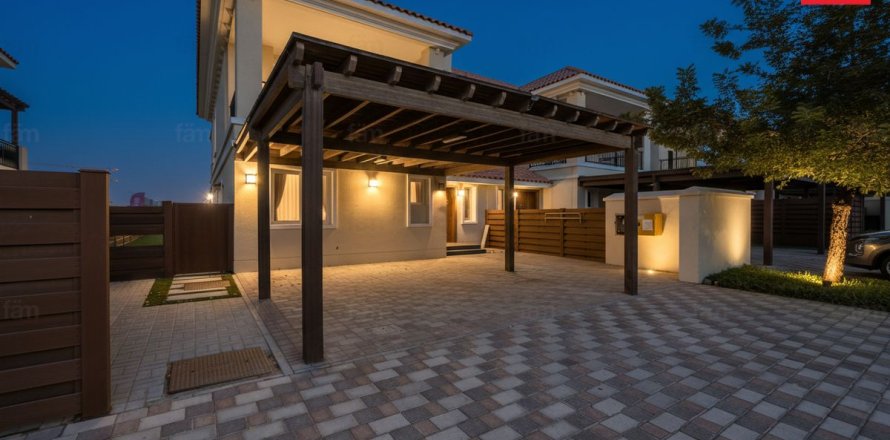 4 bedrooms Townhouse in Dubai, UAE No. 142806