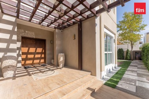 5 bedrooms Villa in Dubai, UAE No. 142807