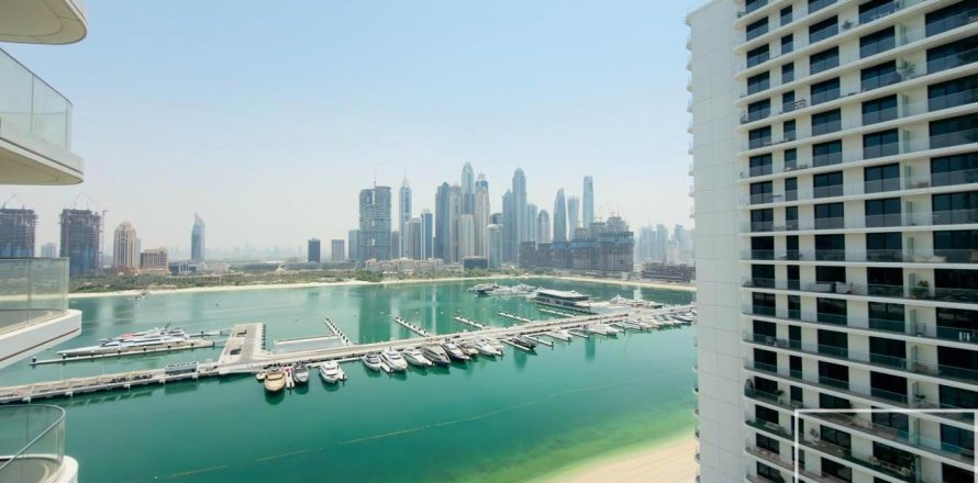 Appartement de 2 chambres à EMAAR Beachfront, UAE No. 201126