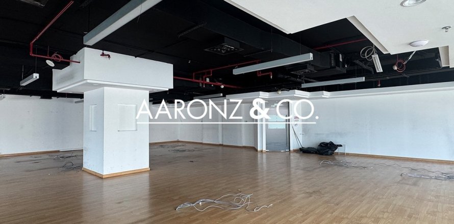 304m² Office in Business Bay, UAE No. 145080