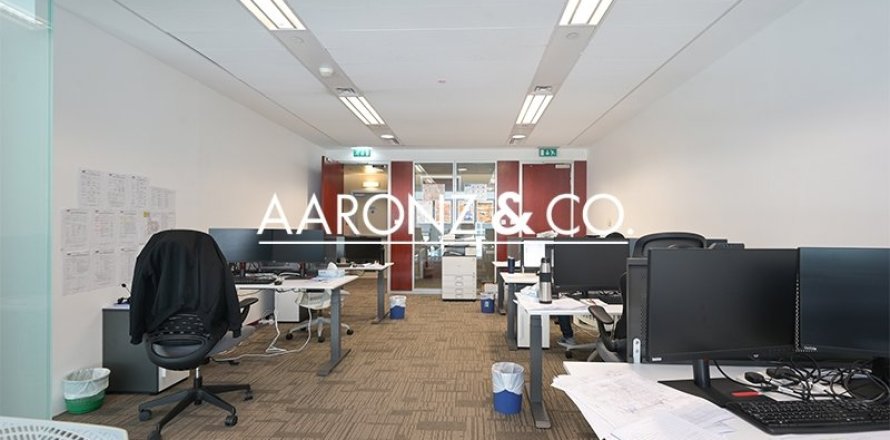 79m² Office in Sheikh Zayed Road, UAE No. 145076