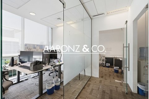79m² Office in Sheikh Zayed Road, UAE No. 145076 6