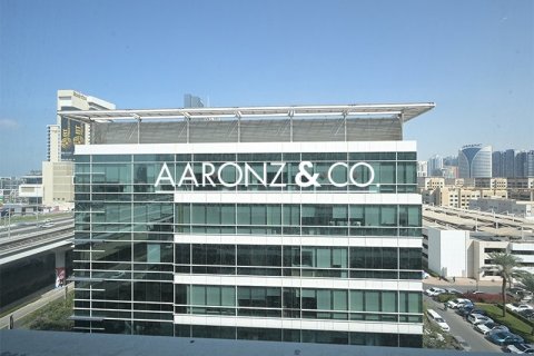 79m² Office in Sheikh Zayed Road, UAE No. 145076 11