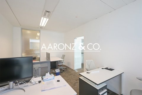 79m² Office in Sheikh Zayed Road, UAE No. 145076 7