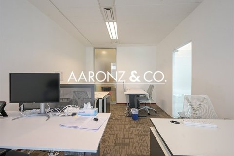 79m² Office in Sheikh Zayed Road, UAE No. 145076 8