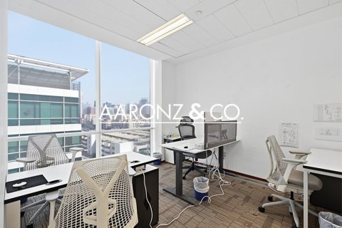 79m² Office in Sheikh Zayed Road, UAE No. 145076 9
