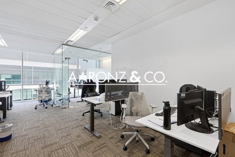 79m² Office in Sheikh Zayed Road, UAE No. 145076 10
