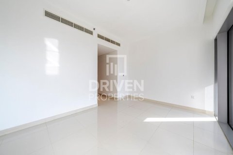 Квартира с 2 спальнями в BLVD Crescent, ОАЭ №192869 6