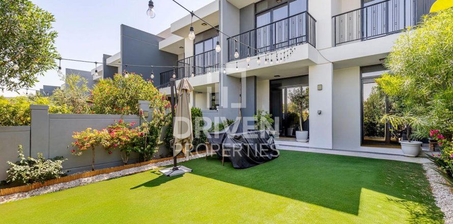 Villa de 3 dormitorios en Motor City, UAE No. 84346