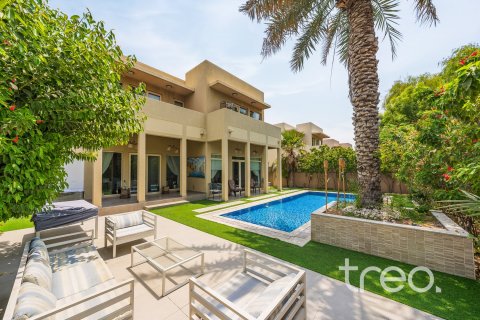 Villa de 3 dormitorios en Saheel, UAE No. 173509