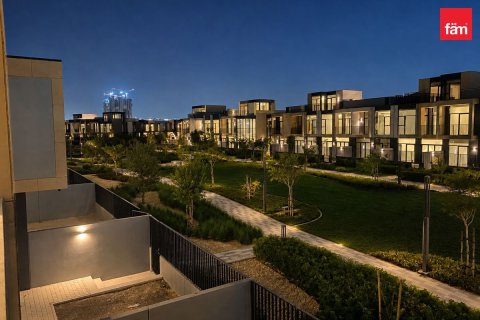 3 bedrooms Townhouse in Dubai, UAE No. 188289 5