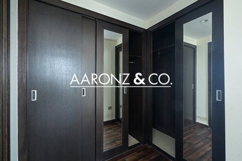 Appartement de 4 chambres  No. 112609 18