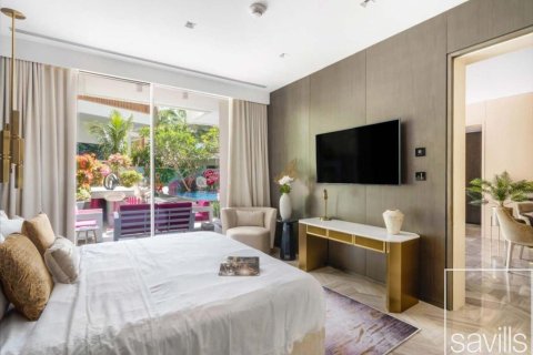 Квартира с 2 спальнями в FIVE Palm Jumeirah, ОАЭ №136493 8