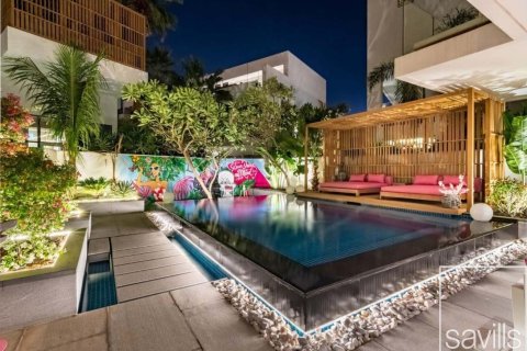 Квартира с 2 спальнями в FIVE Palm Jumeirah, ОАЭ №136493 13