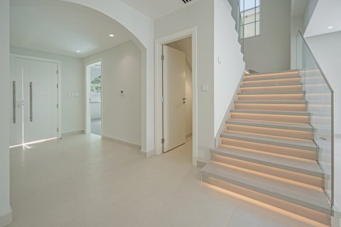 5 bedrooms Villa in Jumeirah Park, UAE No. 144829 4