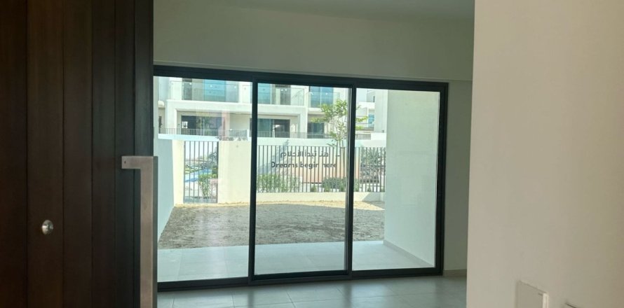 Villa de 3 dormitorios en The Valley, UAE No. 155200