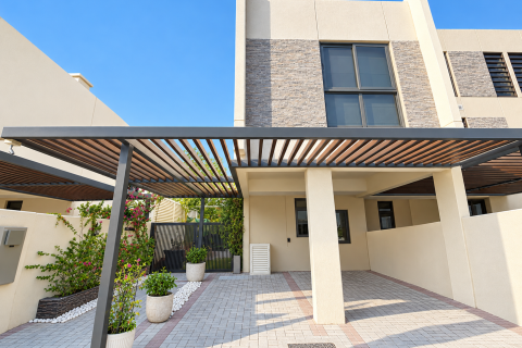 Townhouse de 3 dormitorios en Dubai, UAE No. 210436
