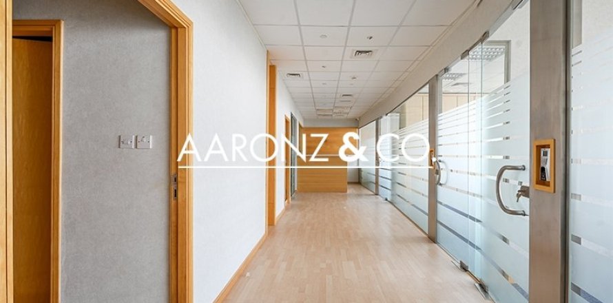 Офис 169м² в Джумейра Лейк Тауэрс, ОАЭ №103172