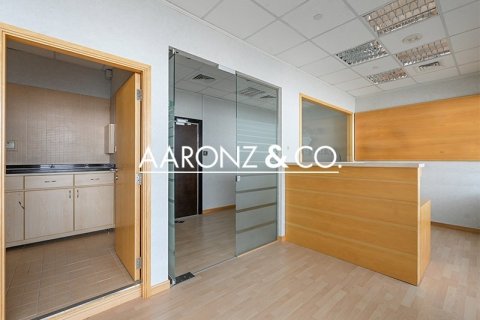 Офис 169м² в Джумейра Лейк Тауэрс, ОАЭ №103172 4