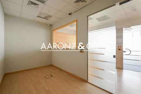 Офис 169м² в Джумейра Лейк Тауэрс, ОАЭ №103172 5