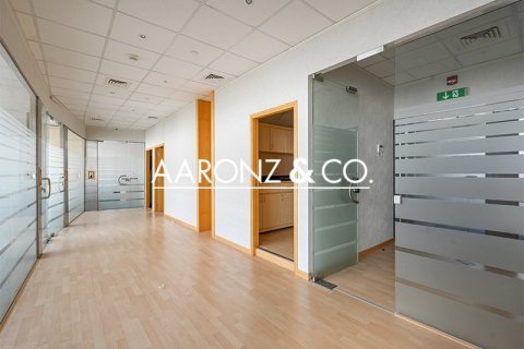 Офис 169м² в Джумейра Лейк Тауэрс, ОАЭ №103172 3