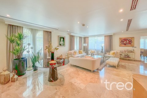 Villa de 4 dormitorios en Legacy, UAE No. 173835 6