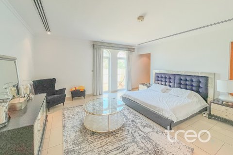 Villa de 4 dormitorios en Legacy, UAE No. 173835 12