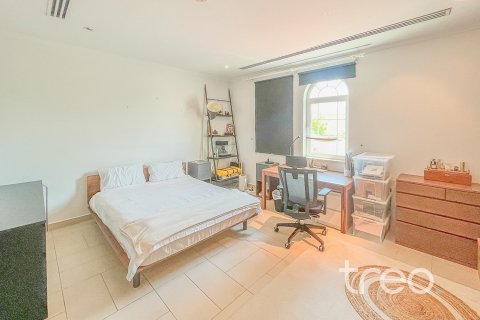 Villa de 4 dormitorios en Legacy, UAE No. 173835 14