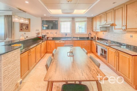 Villa de 4 dormitorios en Legacy, UAE No. 173835 10
