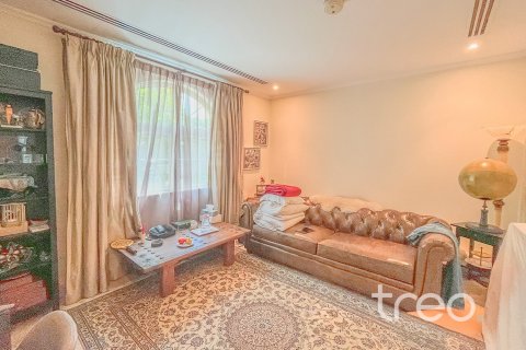Villa de 4 dormitorios en Legacy, UAE No. 173835 18