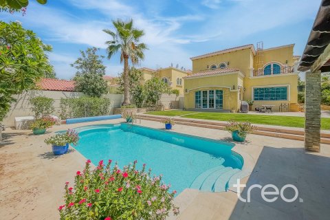 Villa de 4 dormitorios en Legacy, UAE No. 173835