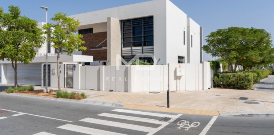 4 bedrooms Villa on the Yas Island, UAE No. 41679