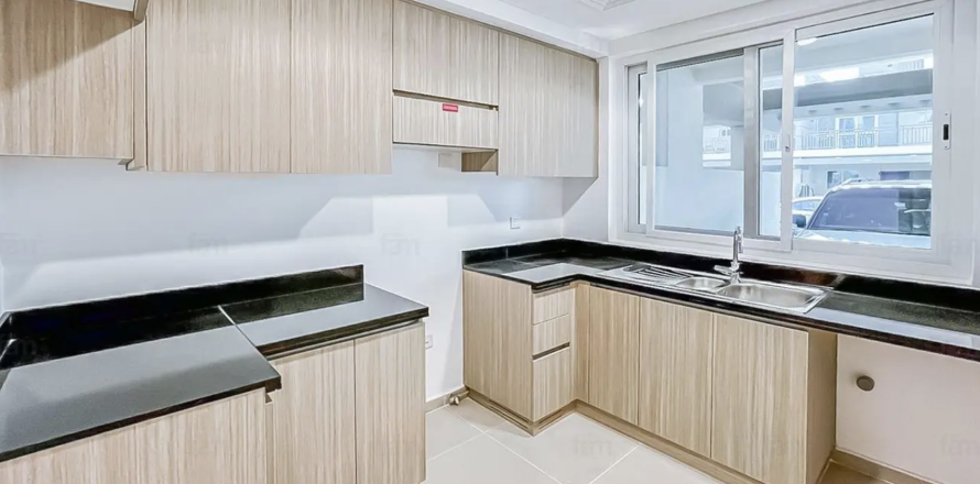3 bedrooms Townhouse in Dubai, UAE No. 184483