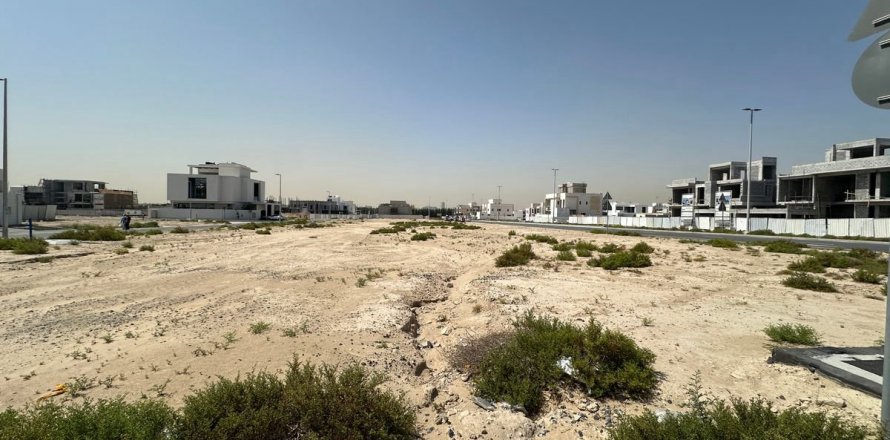 979.7m² Land in Dubai, UAE No. 33192