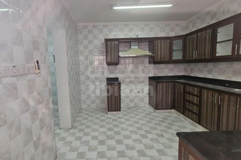 Villa Gemela de 4 dormitorios en As Sib, Oman No. 53626 4
