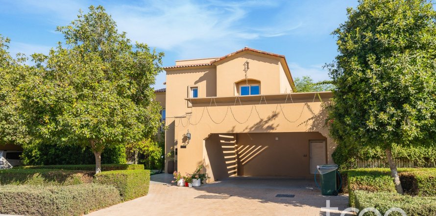 Villa de 4 chambres à Dubai, UAE No. 173549