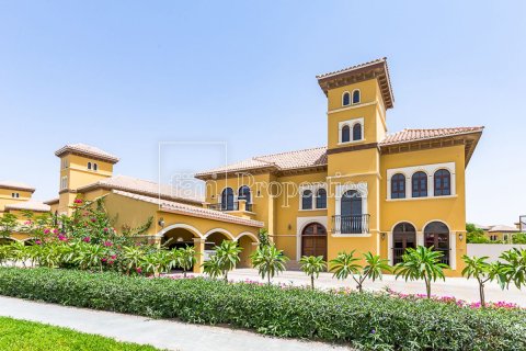 6 bedrooms Villa in Dubai, UAE No. 161879 3