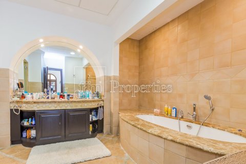 6 bedrooms Villa in Dubai, UAE No. 161879 11