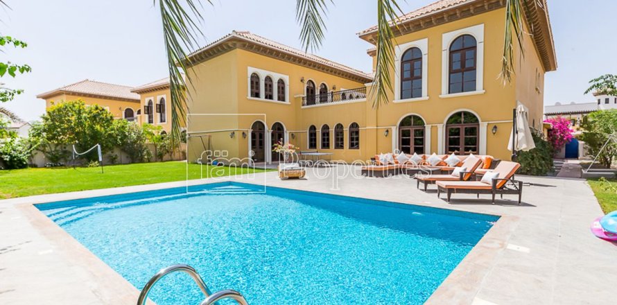6 bedrooms Villa in Dubai, UAE No. 161879