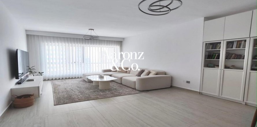 1 bedroom Apartment in Jumeirah Lake Towers, UAE No. 200295