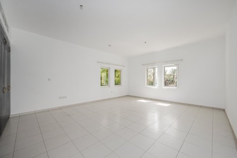 5 bedrooms Villa in The Villa, UAE No. 195095 3